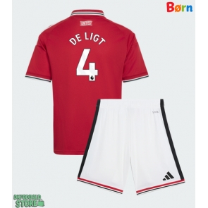 Manchester United Matthijs de Ligt #4 Replika Babytøj Hjemmebanesæt Børn 2026-27 Kortærmet (+ Korte bukser)